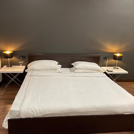 Unique Studio Close To Cascade 예레반 외부 사진